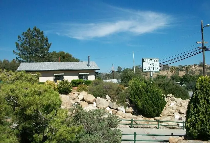 Motelli Barewood Inn And Suites