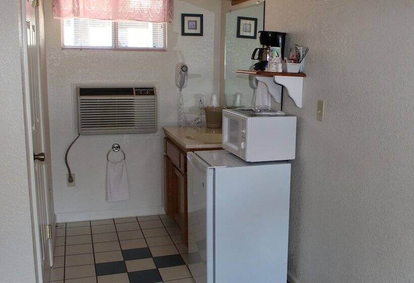 فندق على الطريق Barewood Inn And Suites