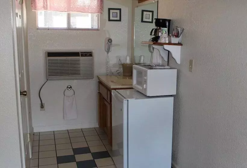 Motelli Barewood Inn And Suites