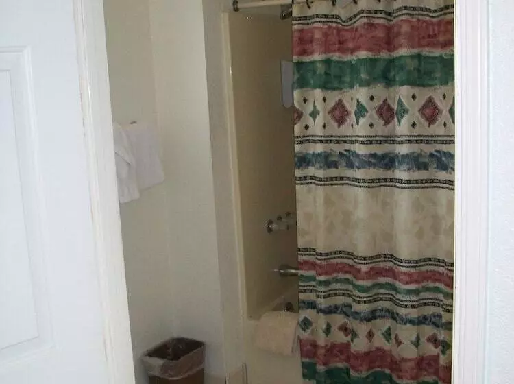 Motelli Barewood Inn And Suites