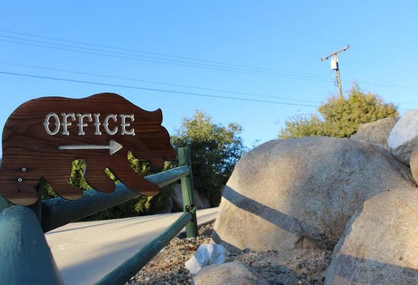 فندق على الطريق Barewood Inn And Suites