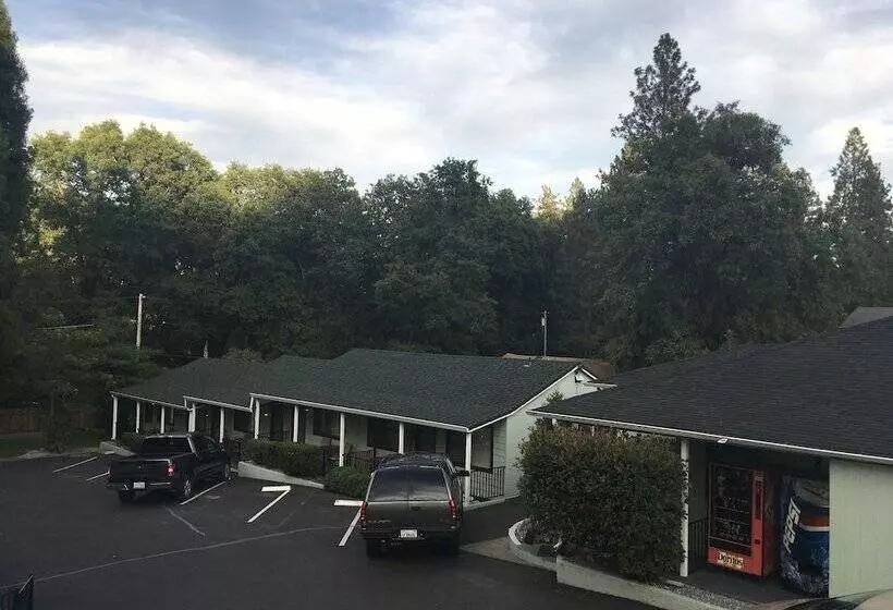 Motelli Lake Shasta Lodge