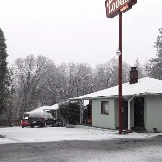 Motelli Lake Shasta Lodge
