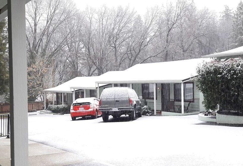 汽车旅馆  Lake Shasta Lodge