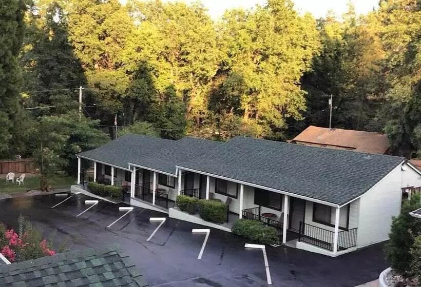 Motelli Lake Shasta Lodge
