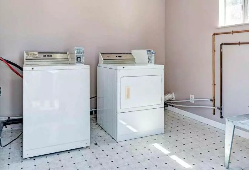 Motelli Lake Shasta Lodge