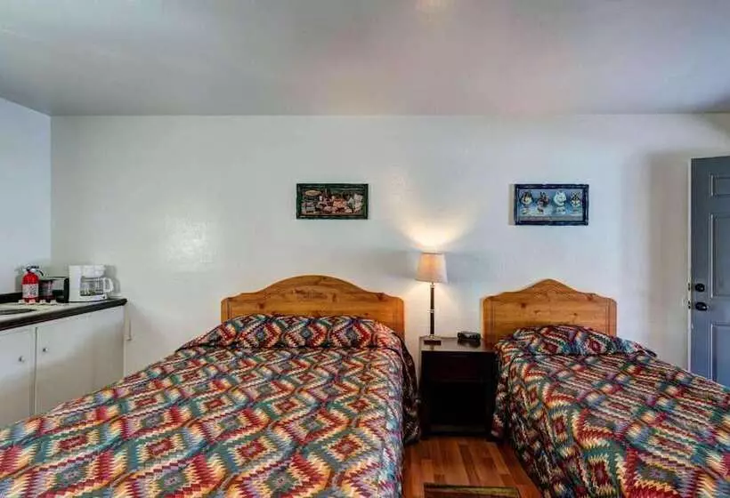 Motelli Lake Shasta Lodge