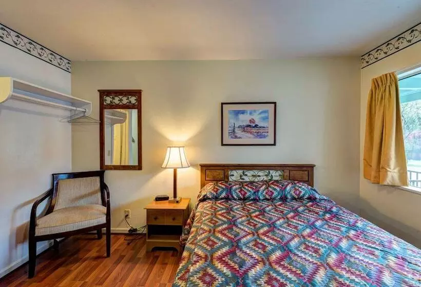 Motelli Lake Shasta Lodge