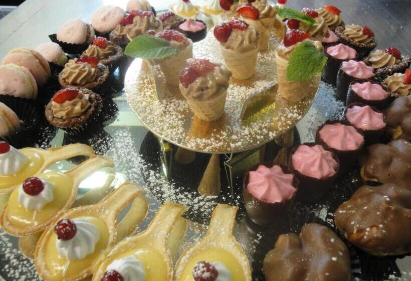 Fernhill House Hotel & Gardens