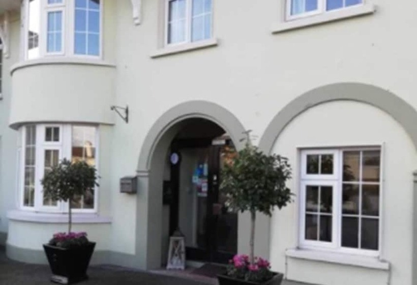 פונדק Castle Lodge