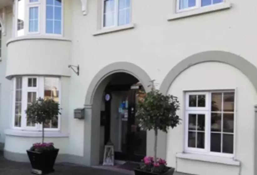 פונדק Castle Lodge