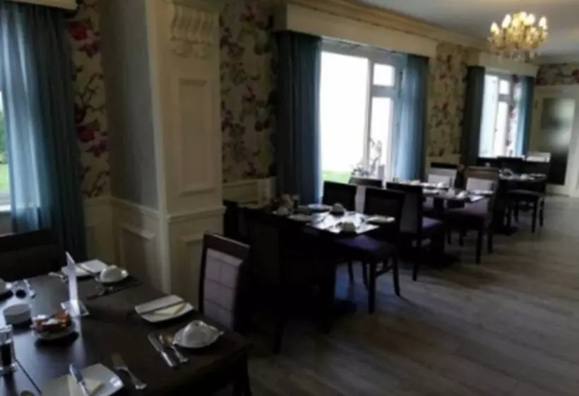 פונדק Castle Lodge