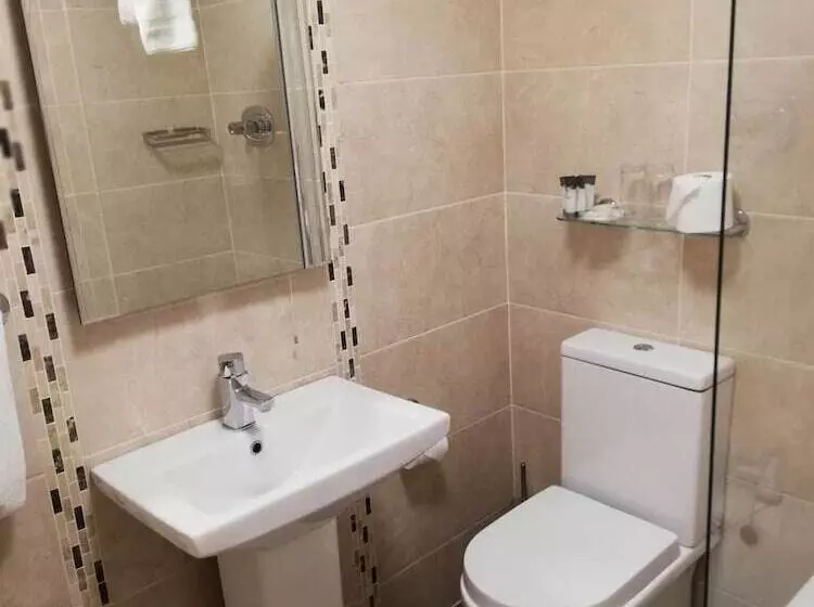 פונדק Castle Lodge