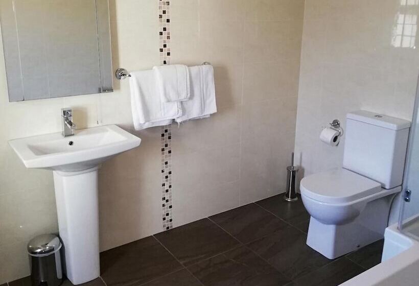 פונדק Castle Lodge