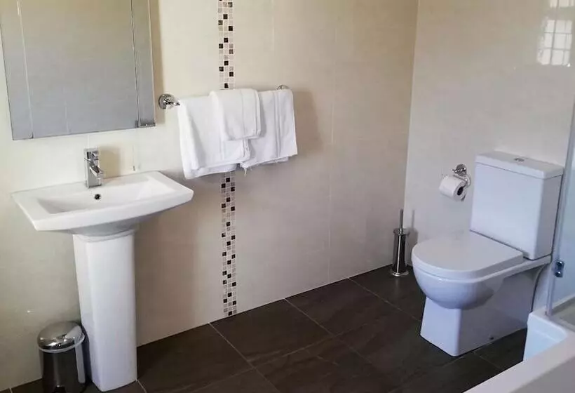 פונדק Castle Lodge