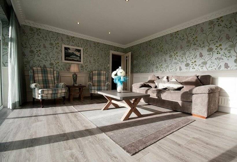 פונדק Castle Lodge