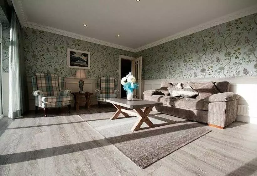 פונדק Castle Lodge