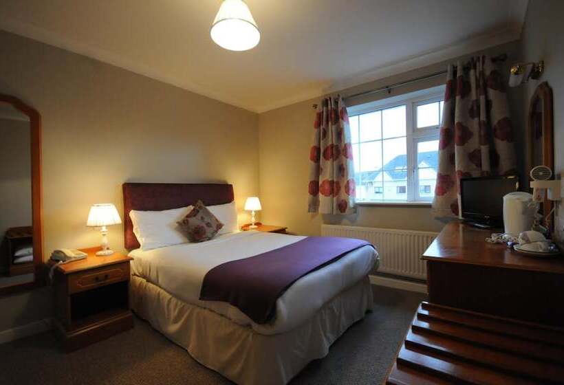 פונדק Castle Lodge