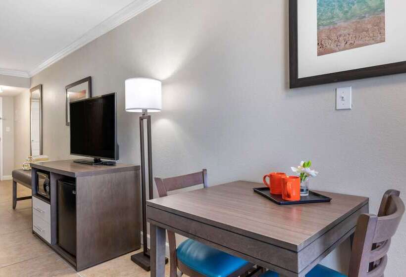 בית מלון כפרי Comfort Inn & Suites Daytona Beach Oceanfront