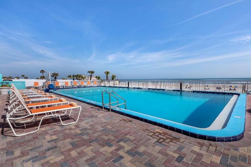בית מלון כפרי Comfort Inn & Suites Daytona Beach Oceanfront