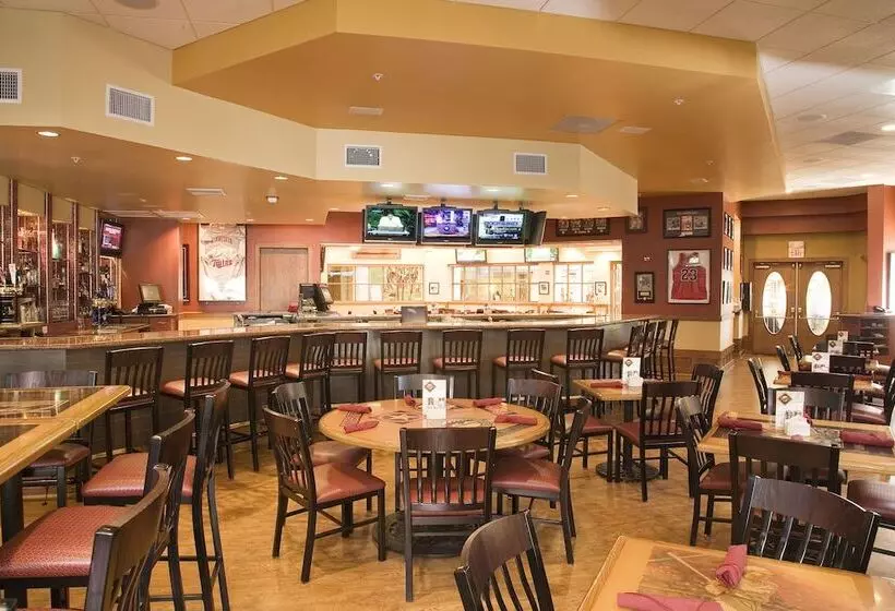 هتل Doubletree By Hilton Fort Myers At Bell Tower Shops