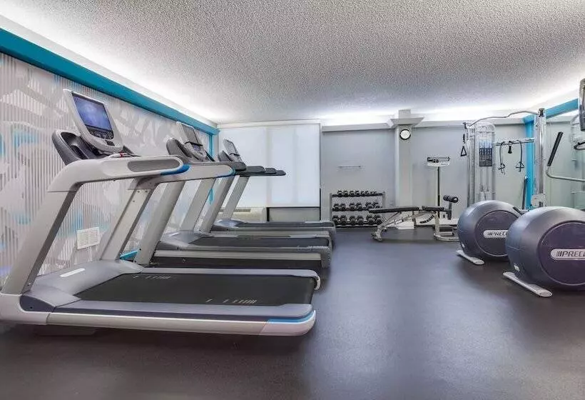 هتل Doubletree By Hilton Fort Myers At Bell Tower Shops