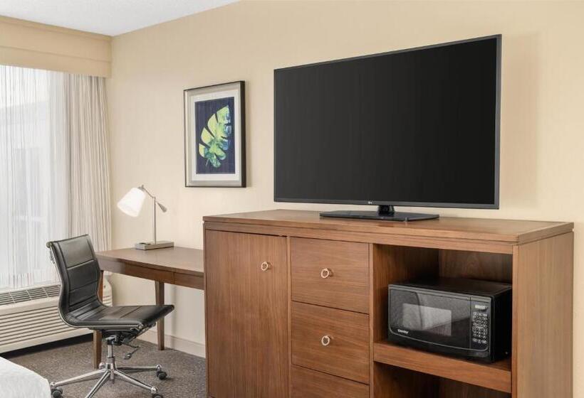 Hotel Doubletree By Hilton Fort Myers At Bell Tower Shops