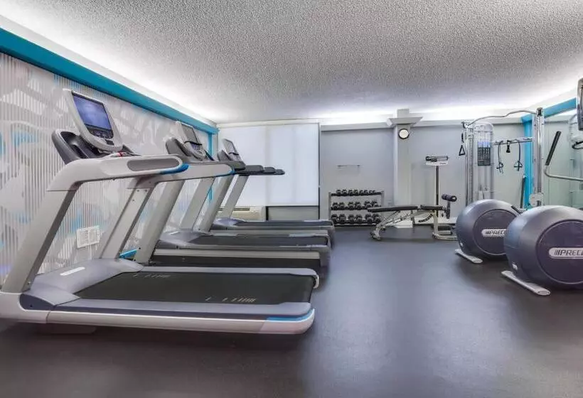 هتل Doubletree By Hilton Fort Myers At Bell Tower Shops