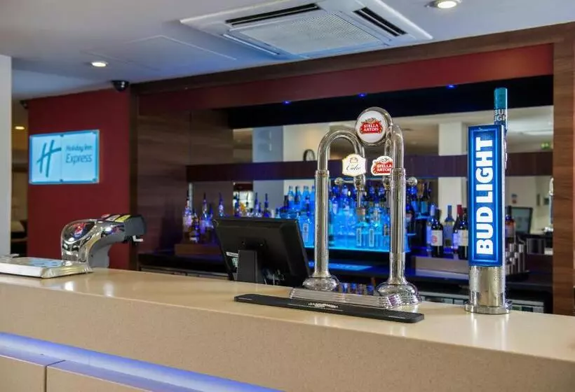 호텔 Holiday Inn Express   Glasgow Airport, An Ihg