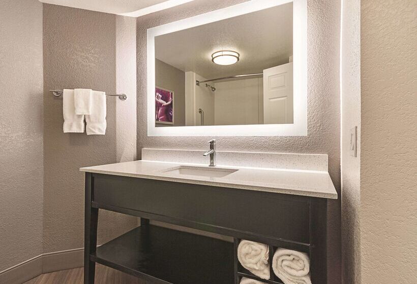 هتل La Quinta By Wyndham Grand Junction Airport