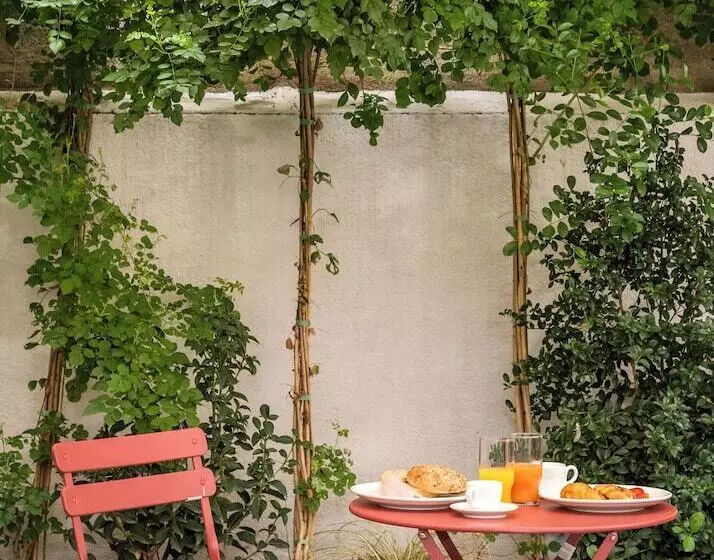 Отель Bypillow Mothern