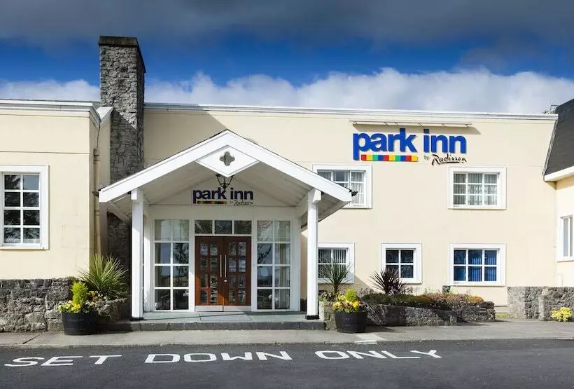 בית מלון כפרי Park Inn By Radisson Shannon Airport