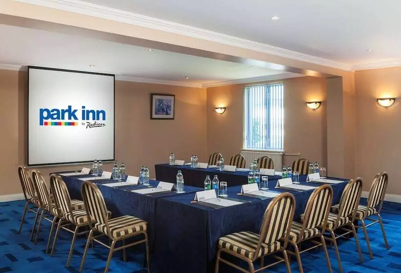 בית מלון כפרי Park Inn By Radisson Shannon Airport