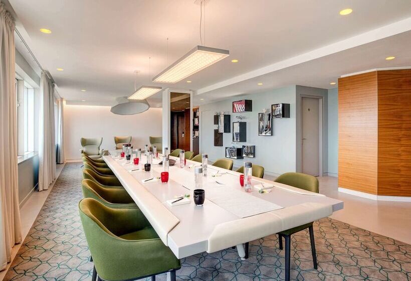 هتل Pullman London St Pancras