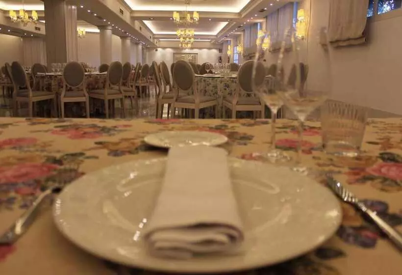 Отель Reyes Ziries