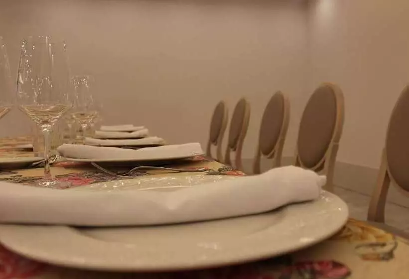 Отель Reyes Ziries