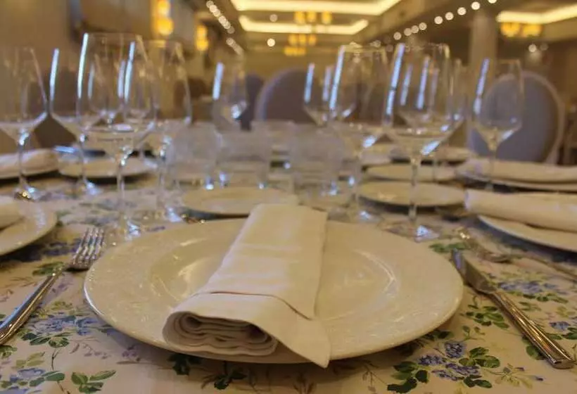 Отель Reyes Ziries