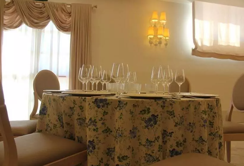 Отель Reyes Ziries