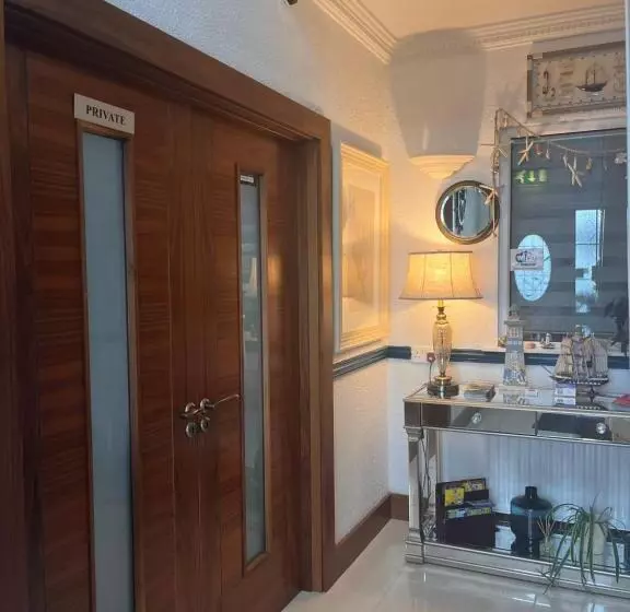 酒店 The Light House