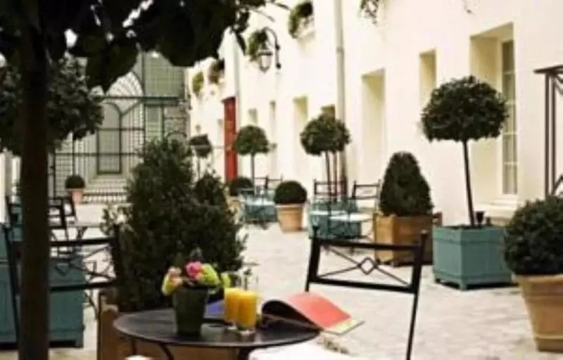 ホテル Unic Renoir Saint Germain