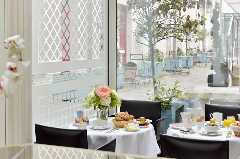 ホテル Unic Renoir Saint Germain