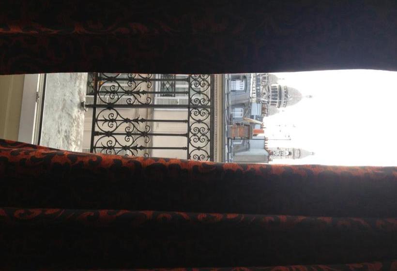 اقامتگاه Villa Montmartre