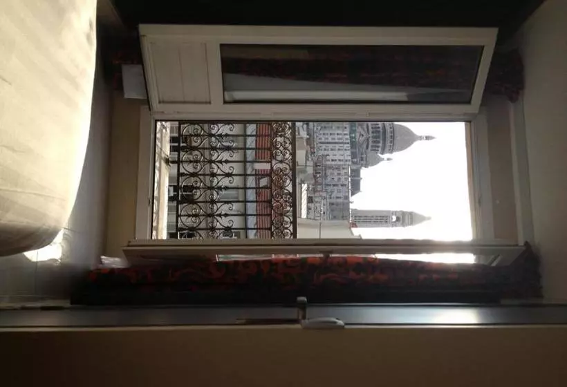 اقامتگاه Villa Montmartre