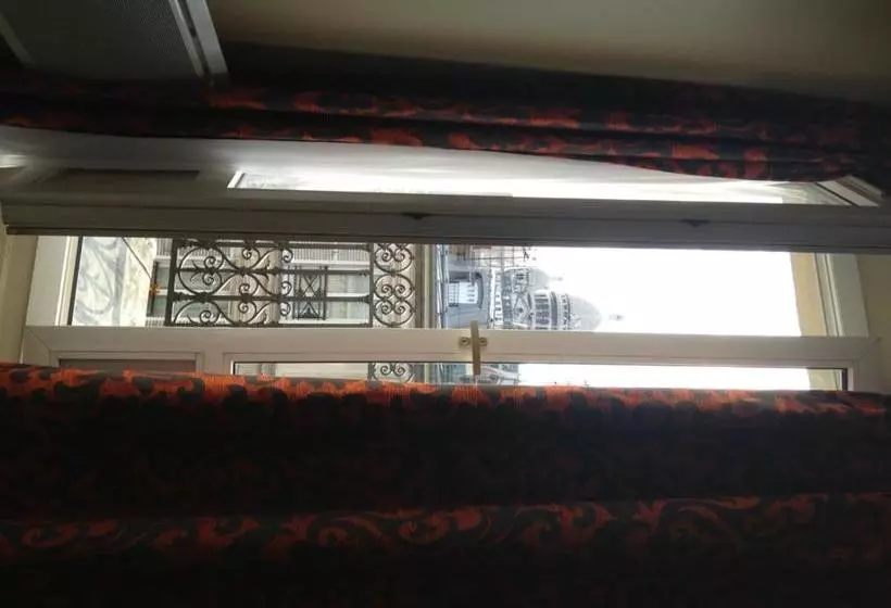 اقامتگاه Villa Montmartre