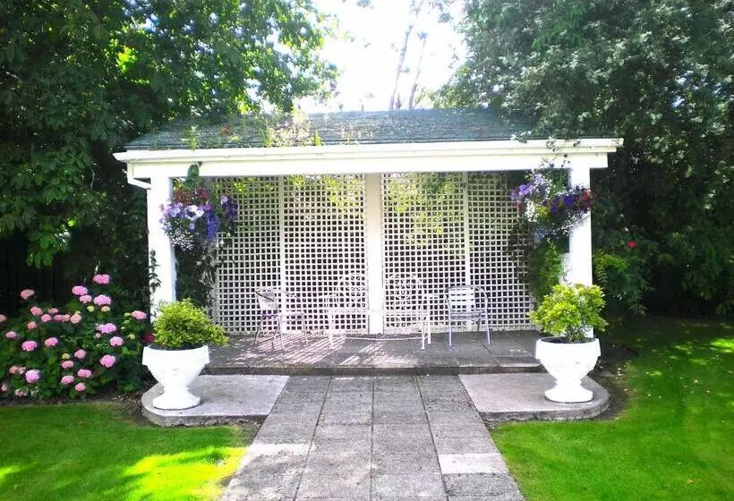 Templemore Arms Hotel