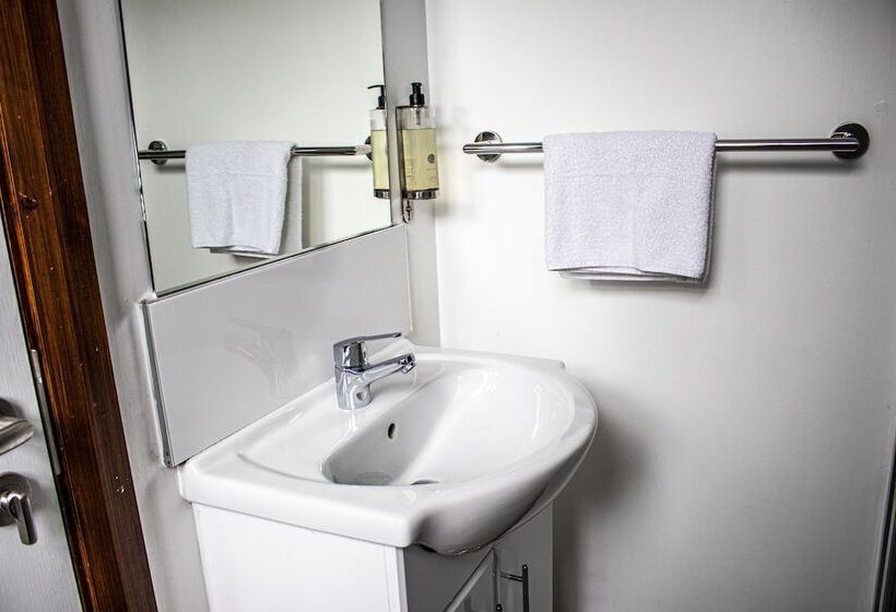 Общежитие The Rostrevor Inn