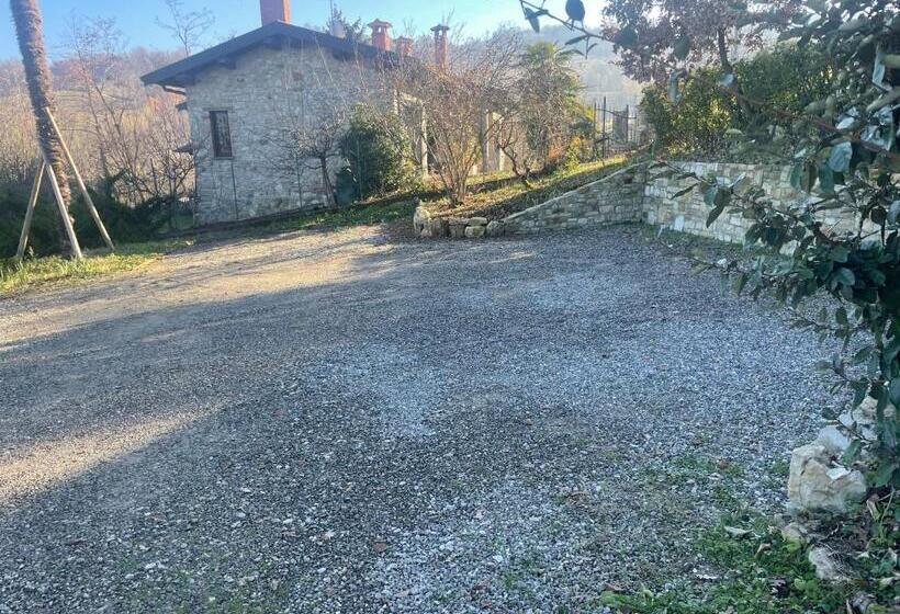 ベッドアンドブレックファースト Il Castello Di Tassara