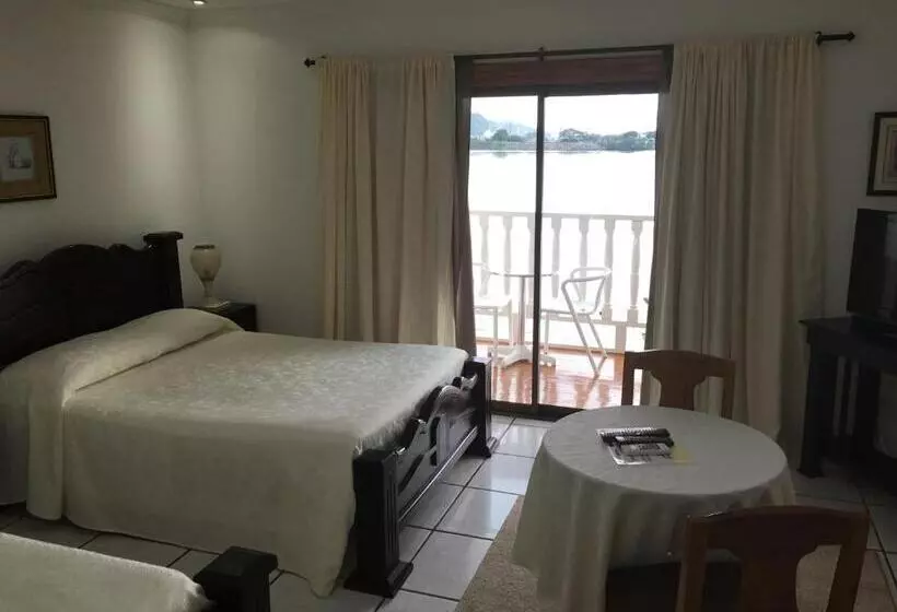 Hotelli Y Restaurante Costa Del Sol