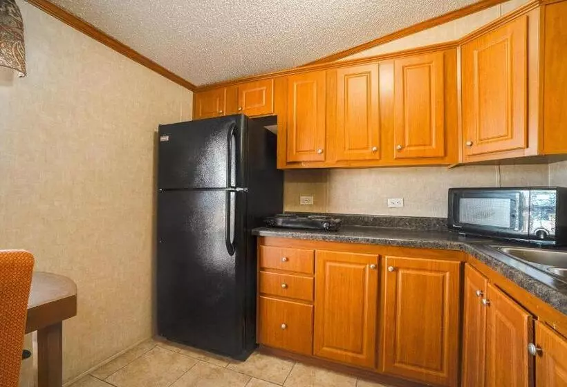 モーテル Grand Eagle Ford Lodge & Rv Park
