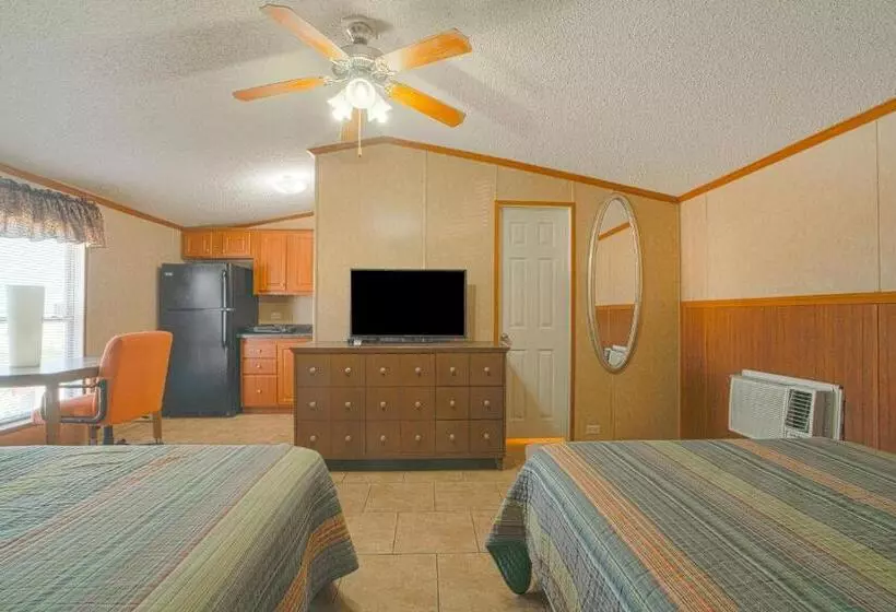 モーテル Grand Eagle Ford Lodge & Rv Park